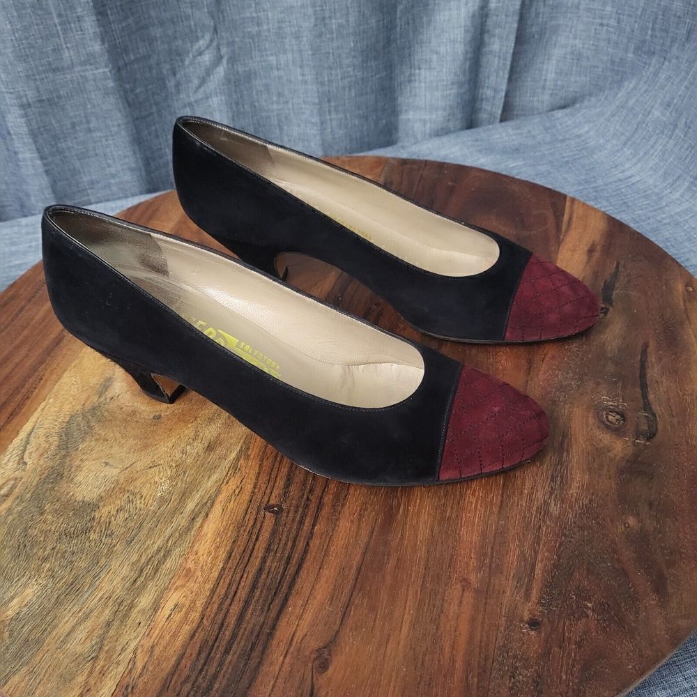 Vintage Salvatore Ferragamo Mafalda Pumps Black Suede Dark Red Toe Cap Size 7.5